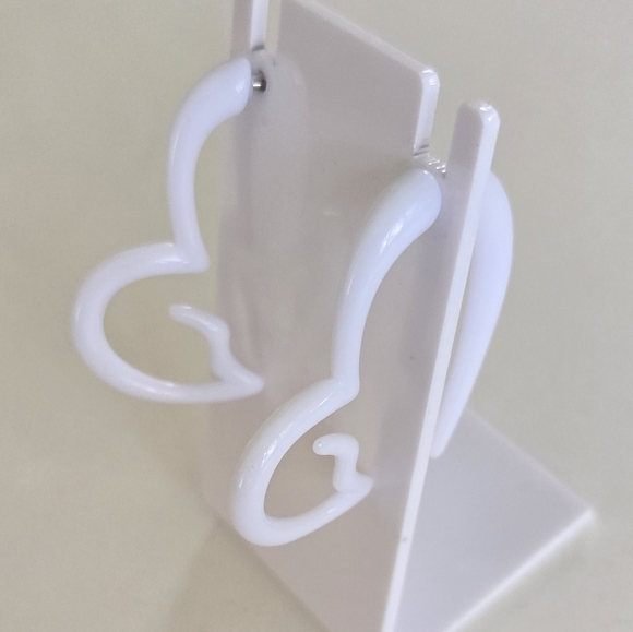 🤍 White Heart Faux Gauge Earrings - Picture 7 of 11